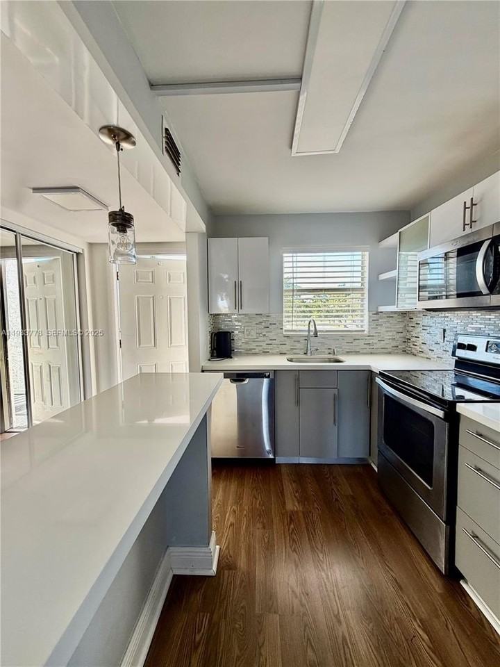 8350 Sunrise Lakes Blvd #202 - Photo 4 of 12