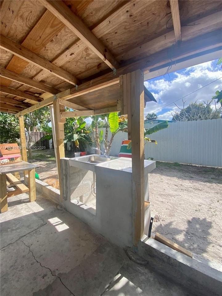 6730 Cleveland St - Photo 7 of 11