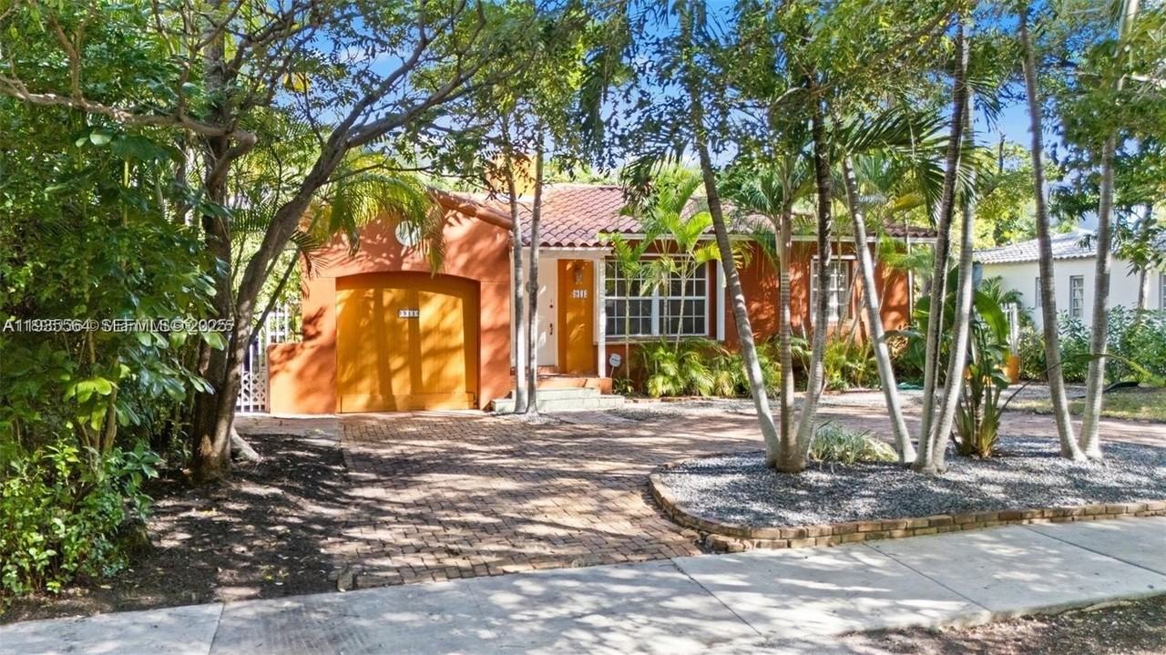 911 Ne 72nd Ter - Photo 5 of 16