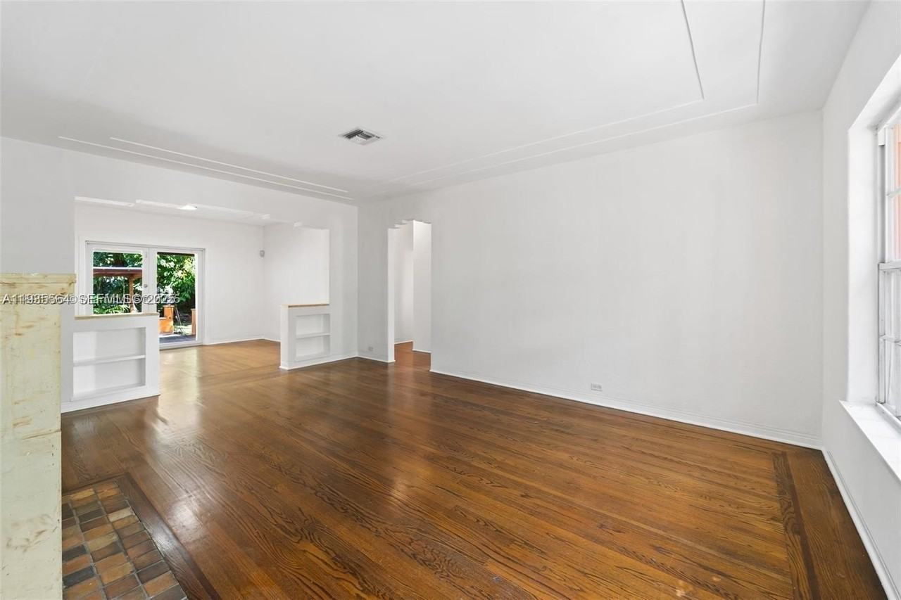 911 Ne 72nd Ter - Photo 6 of 16