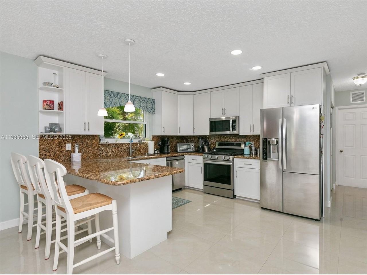 20565 Sw 80th Pl - Photo 3 of 31