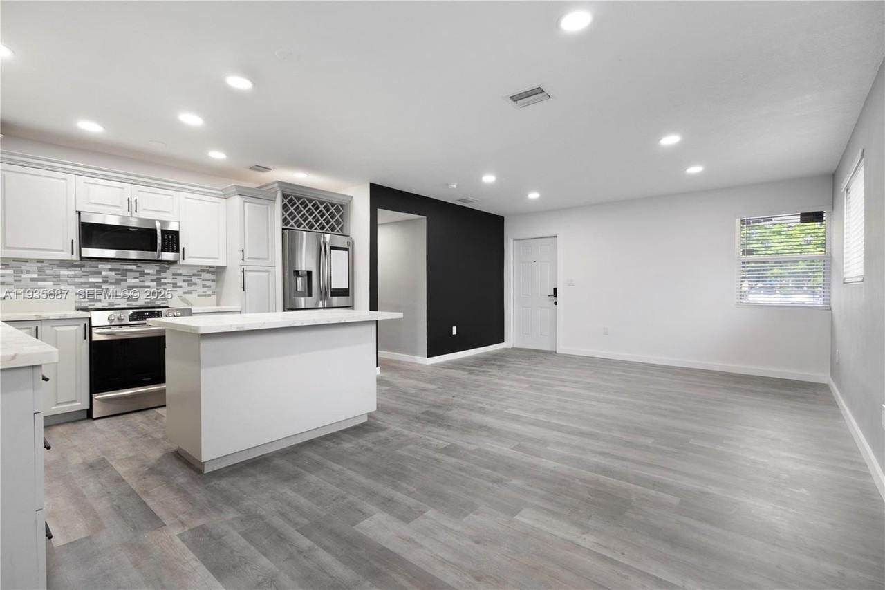 26 Nw 34th Ter #26 - Photo 4 of 16