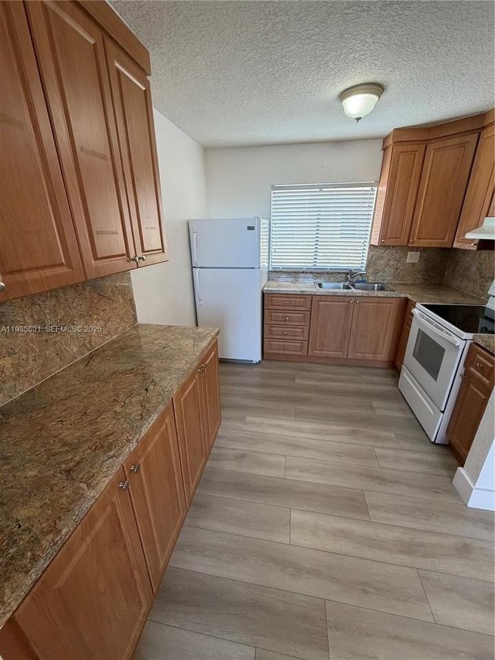 2760 W 61st Pl #202 - Photo 5 of 10