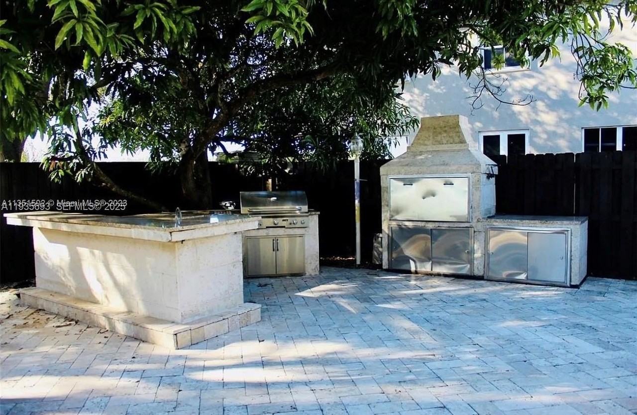 6002 Sw 166th Ct - Photo 2 of 22