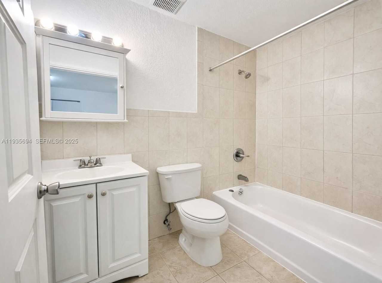 2471 Nw 18th Ter #A - Photo 4 of 9