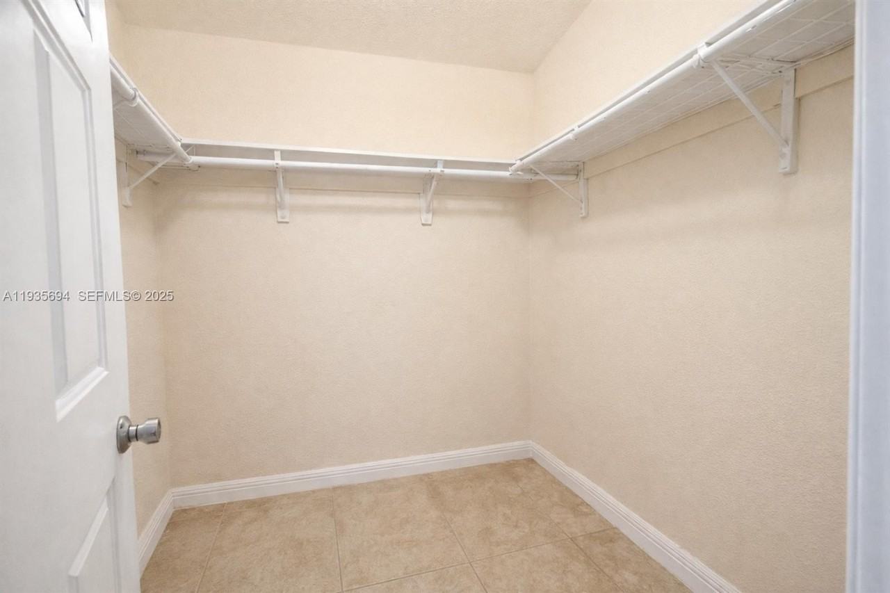 2471 Nw 18th Ter #A - Photo 5 of 9