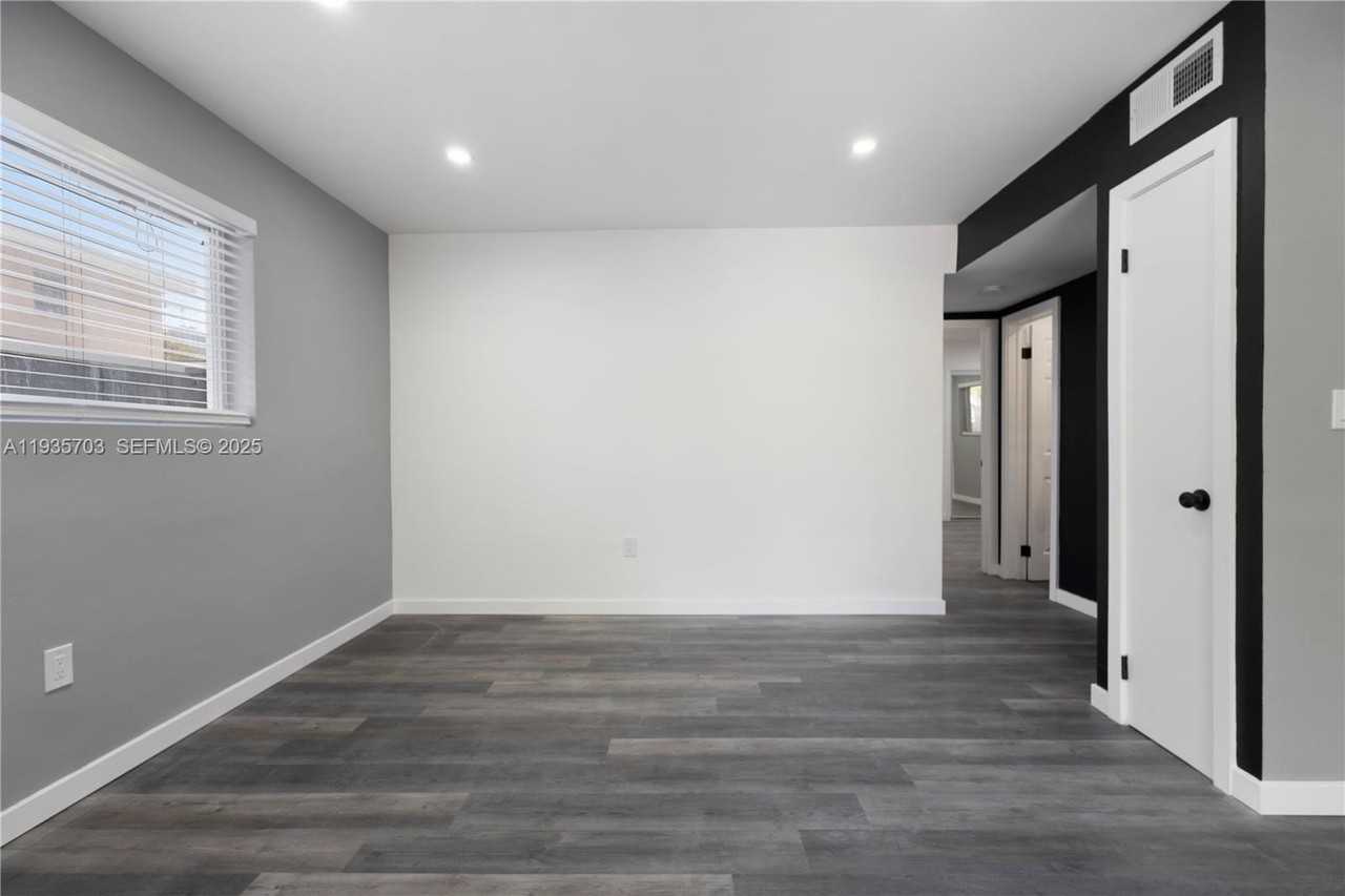 28 Nw 34th Ter #28 - Photo 5 of 16