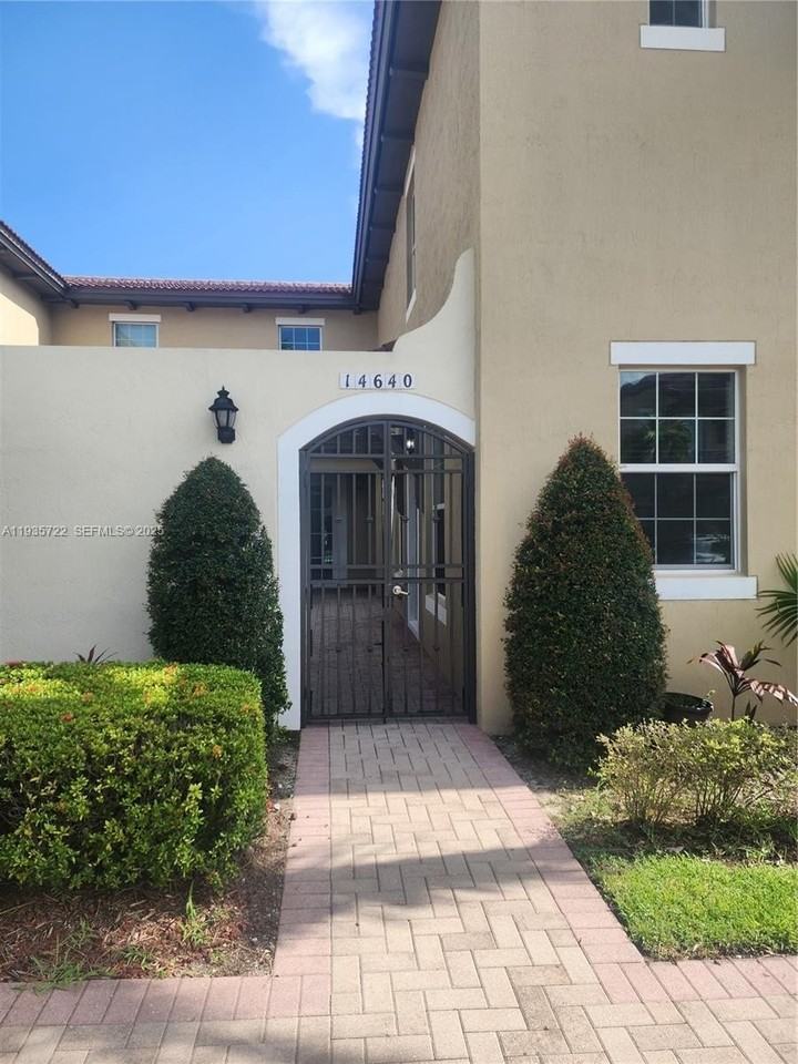 14640 Sw 15th St #0 - Photo 3 of 29