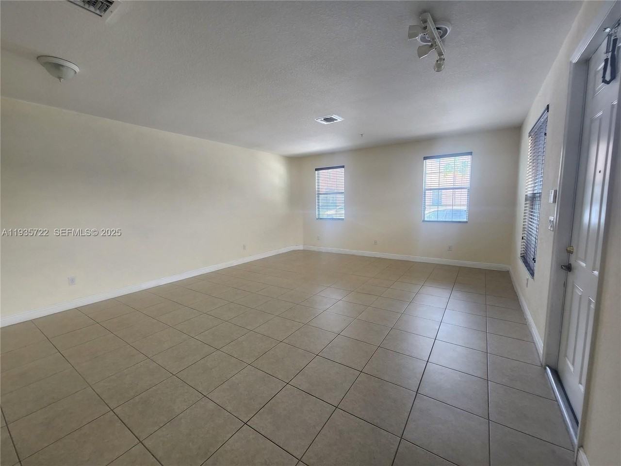 14640 Sw 15th St #0 - Photo 6 of 29