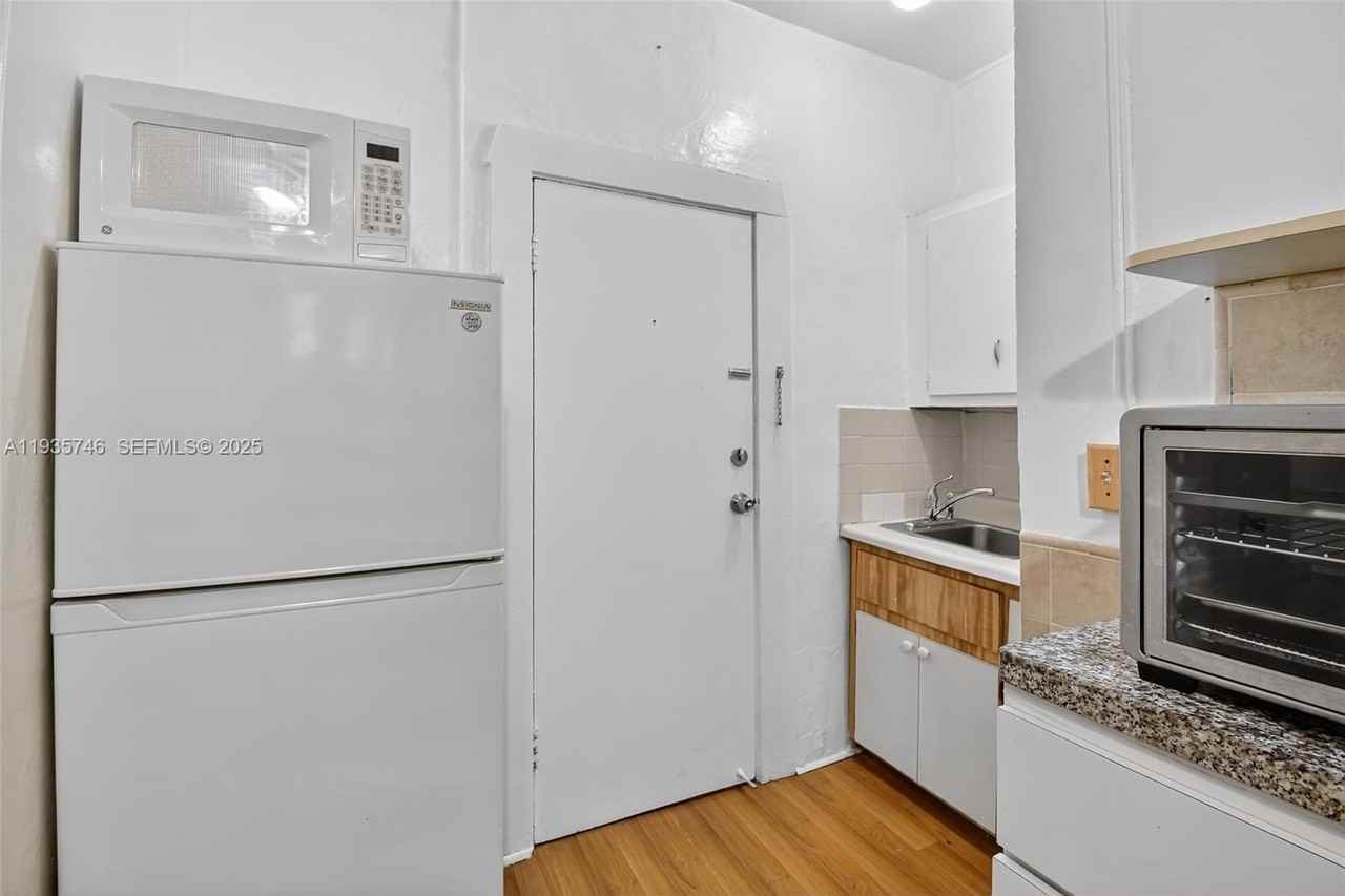 3409 S Le Jeune Rd #5 - Photo 3 of 14