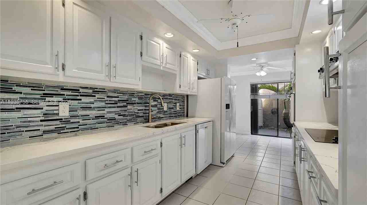 205 Dunwoody Ln #17-85 - Photo 2 of 50