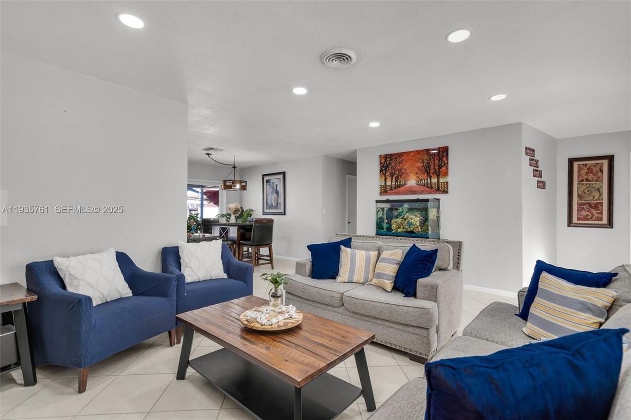 6841 Nw 7th Ct - Photo 7 of 24