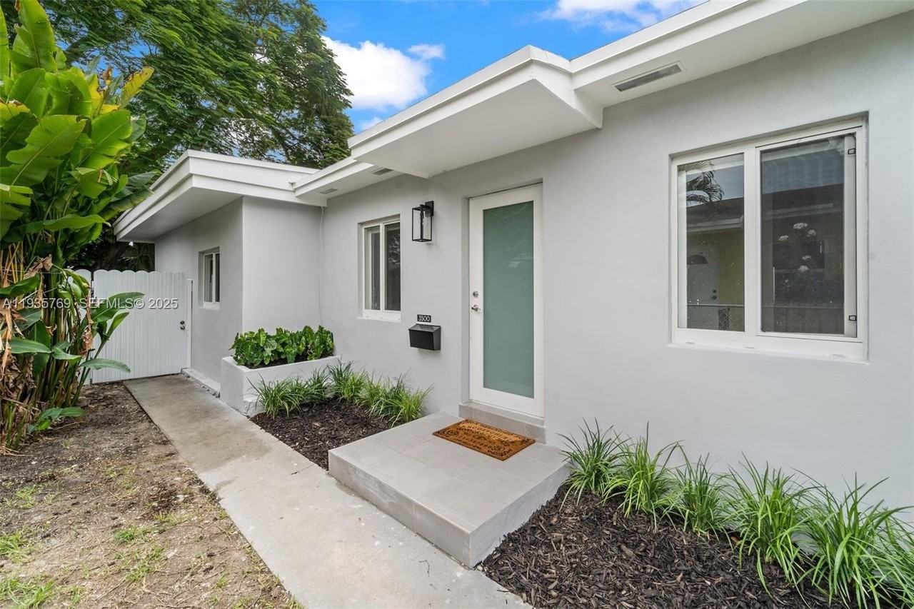 3500 Sw 25th St #REAR - Photo 2 of 22