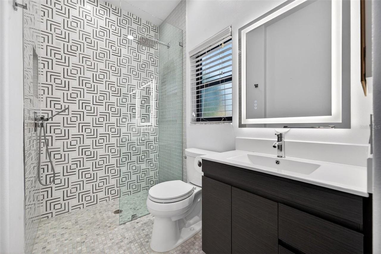 8455 Woodbriar Dr - Photo 4 of 46