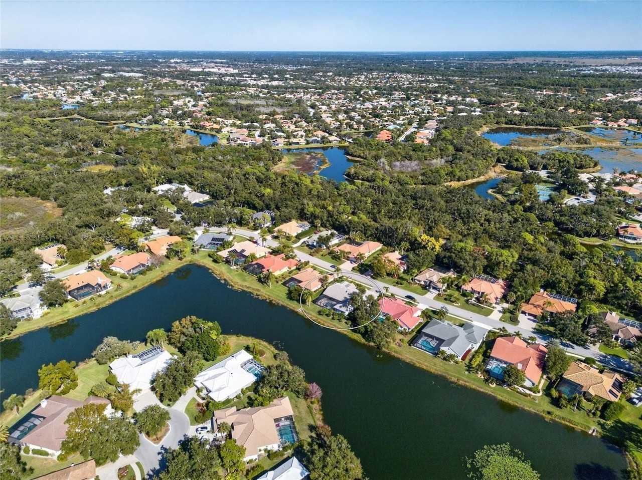 8455 Woodbriar Dr - Photo 5 of 46