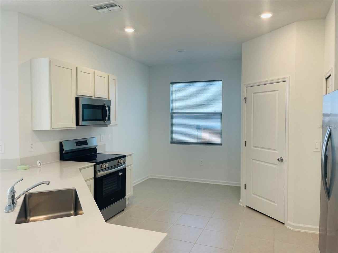 4317 Riverbend Rd - Photo 6 of 20