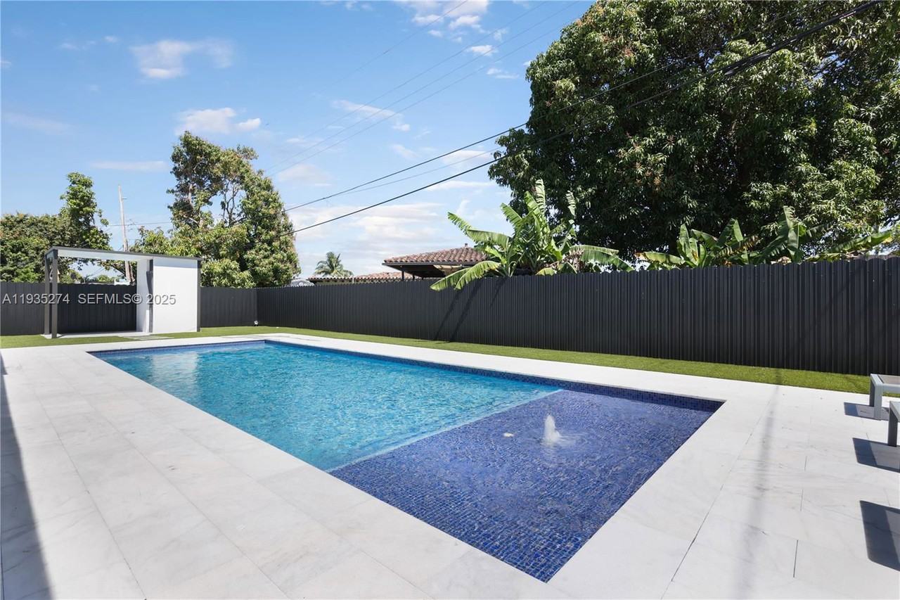 4165 W 5th Ln - Photo 4 of 8