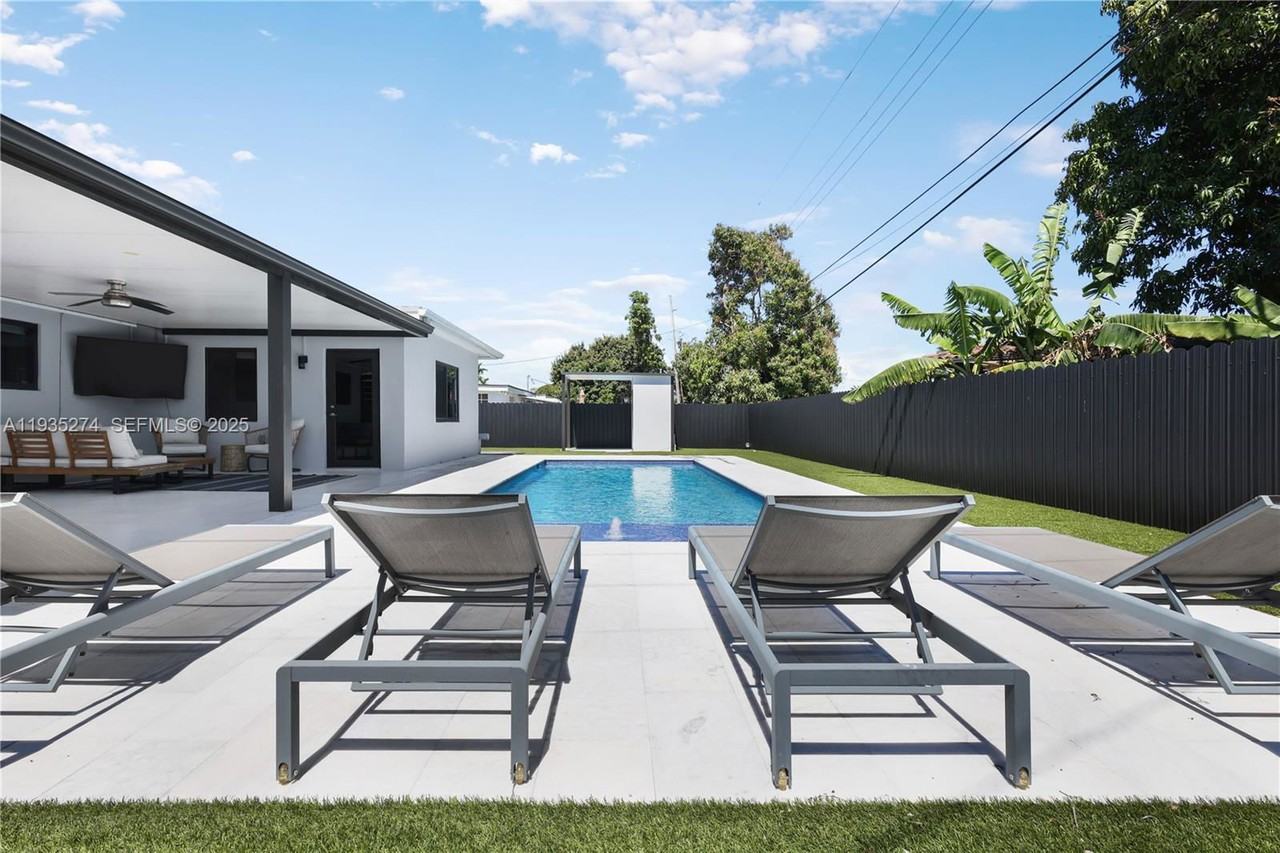 4165 W 5th Ln - Photo 5 of 8