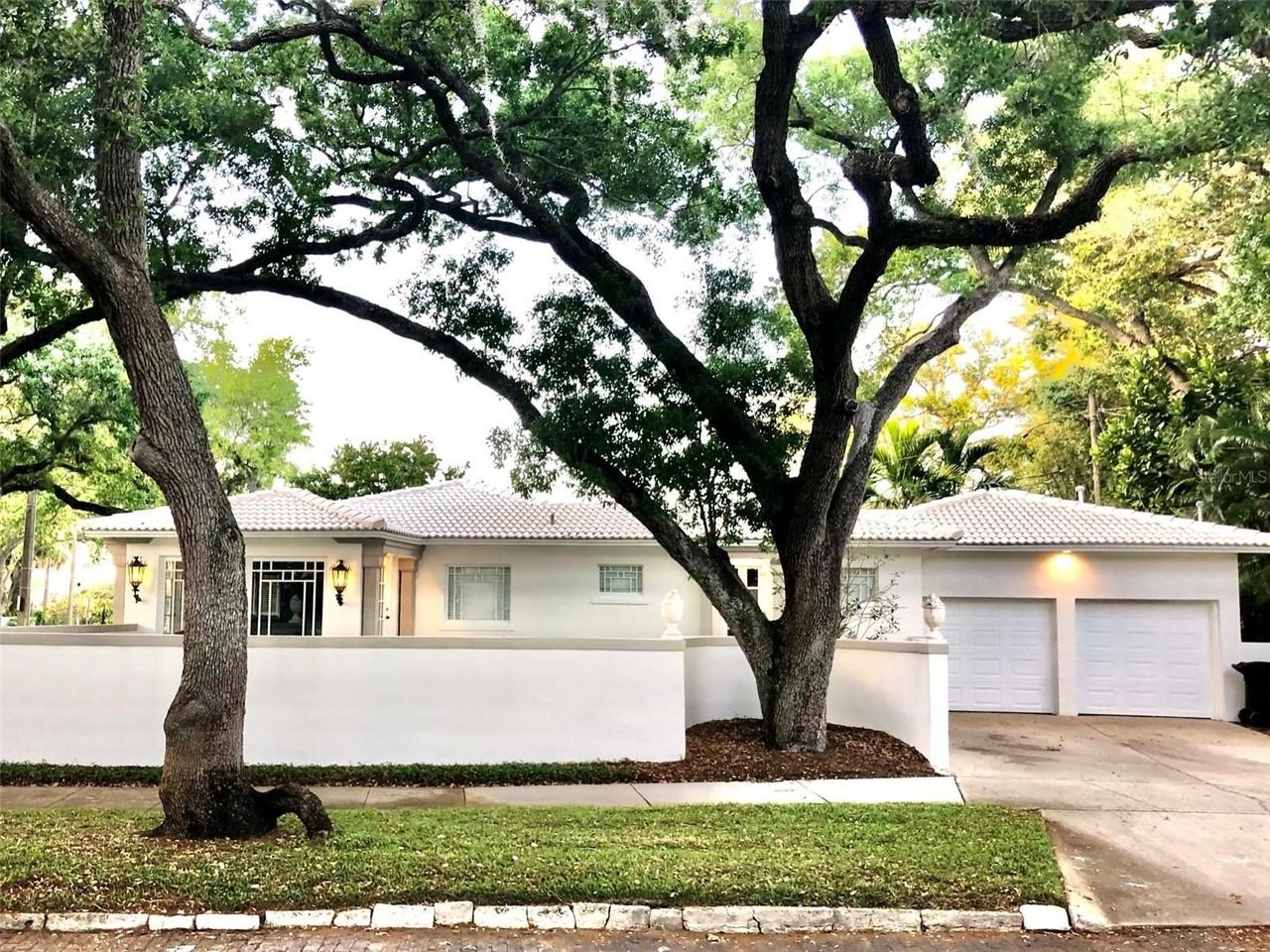 1801 Beach Dr Ne - Photo 2 of 32