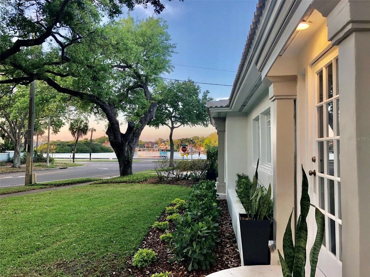 1801 Beach Dr Ne - Photo 3 of 32