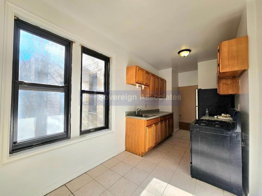 30 Dongan Pl - Photo 4 of 9