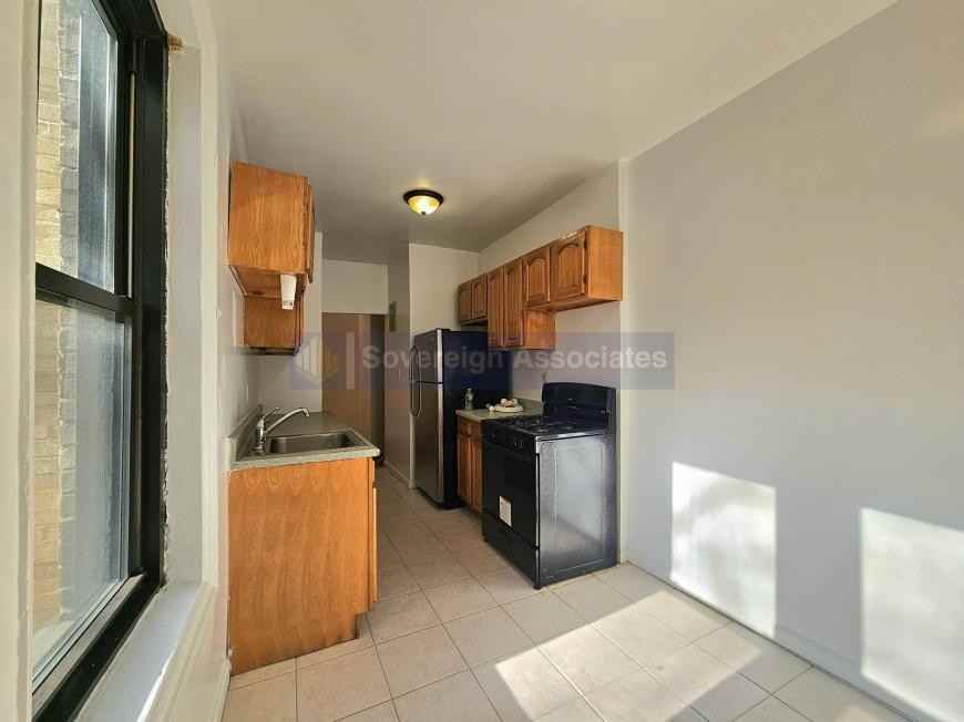 30 Dongan Pl - Photo 5 of 9