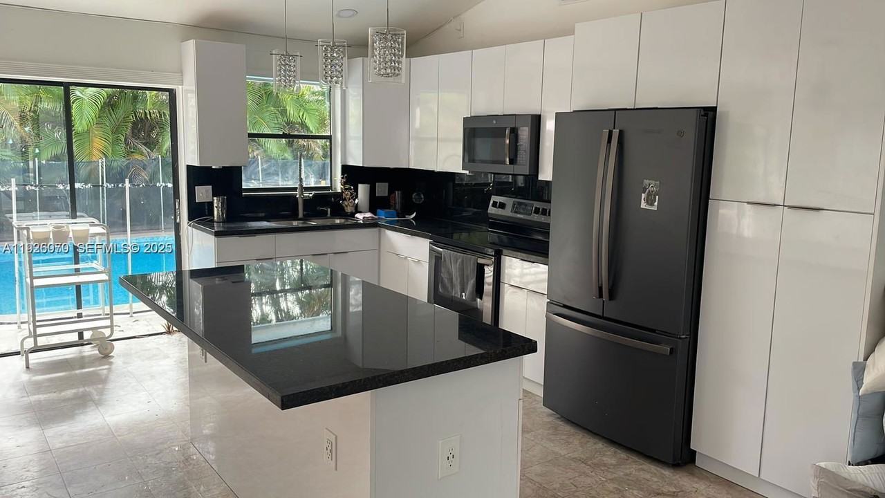 Sw 90th Ter - Photo 2 of 8