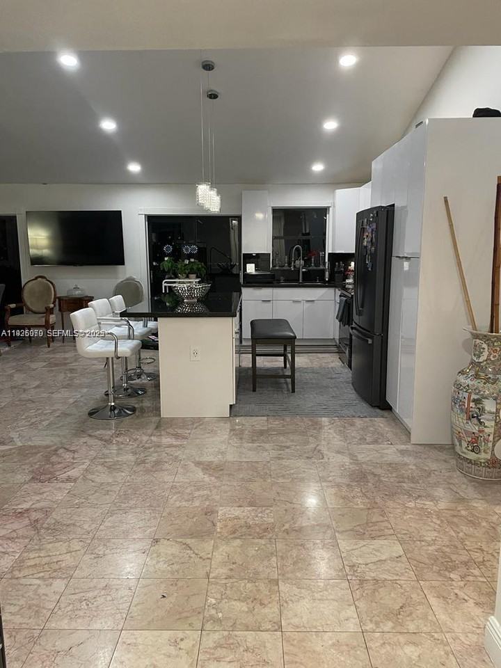 Sw 90th Ter - Photo 3 of 8