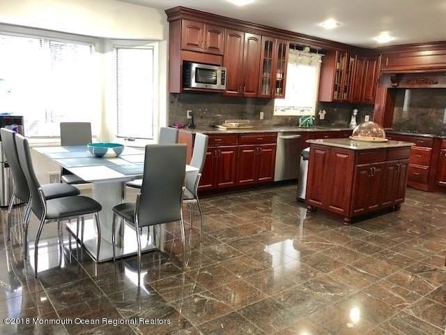 16 Bridle Dr - Photo 5 of 50