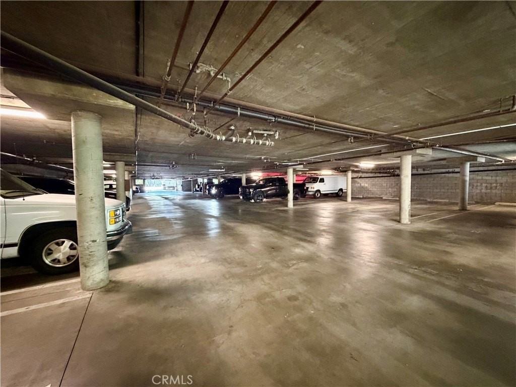 7013 Haskell Ave - Photo 4 of 11