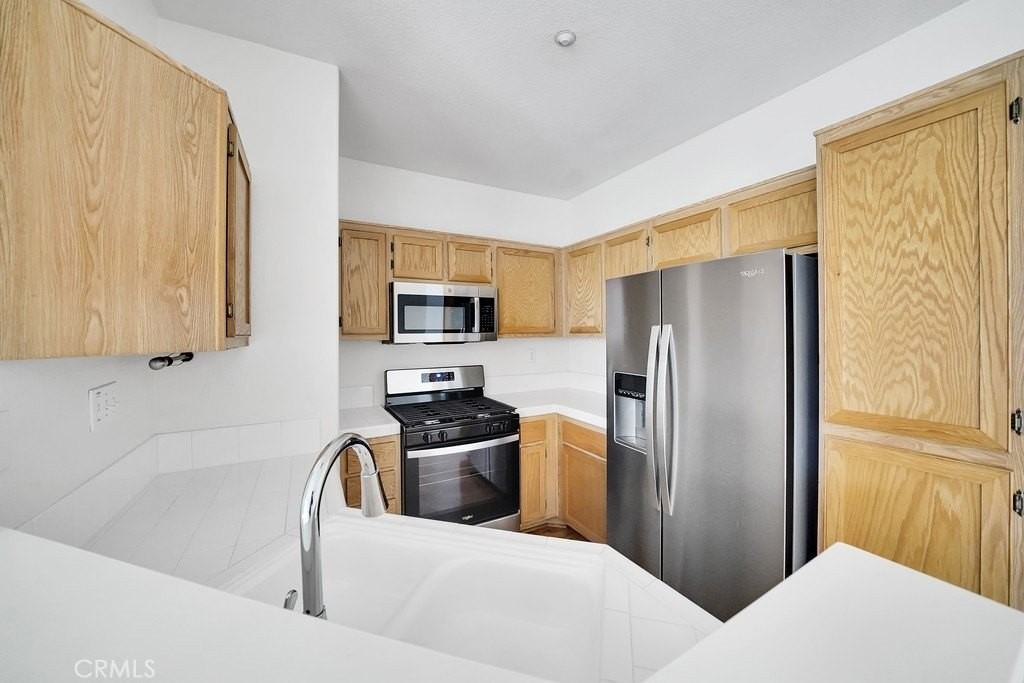 1402 Elk Grv - Photo 3 of 17