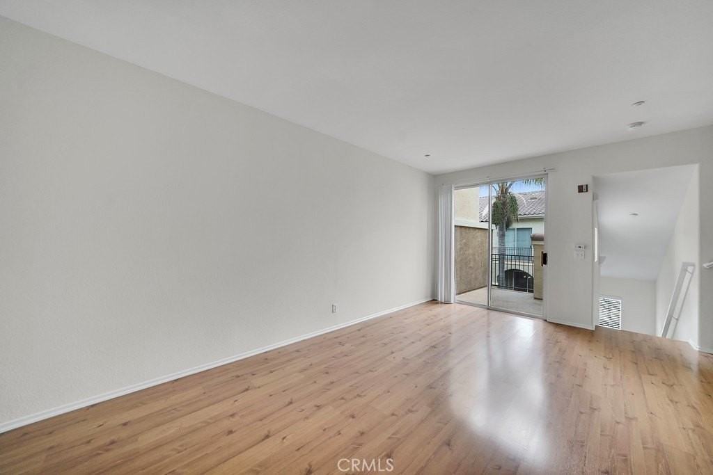 1402 Elk Grv - Photo 6 of 17