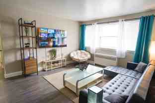 1007 / 1011 Adelaide Street North - Photo 1 of 1