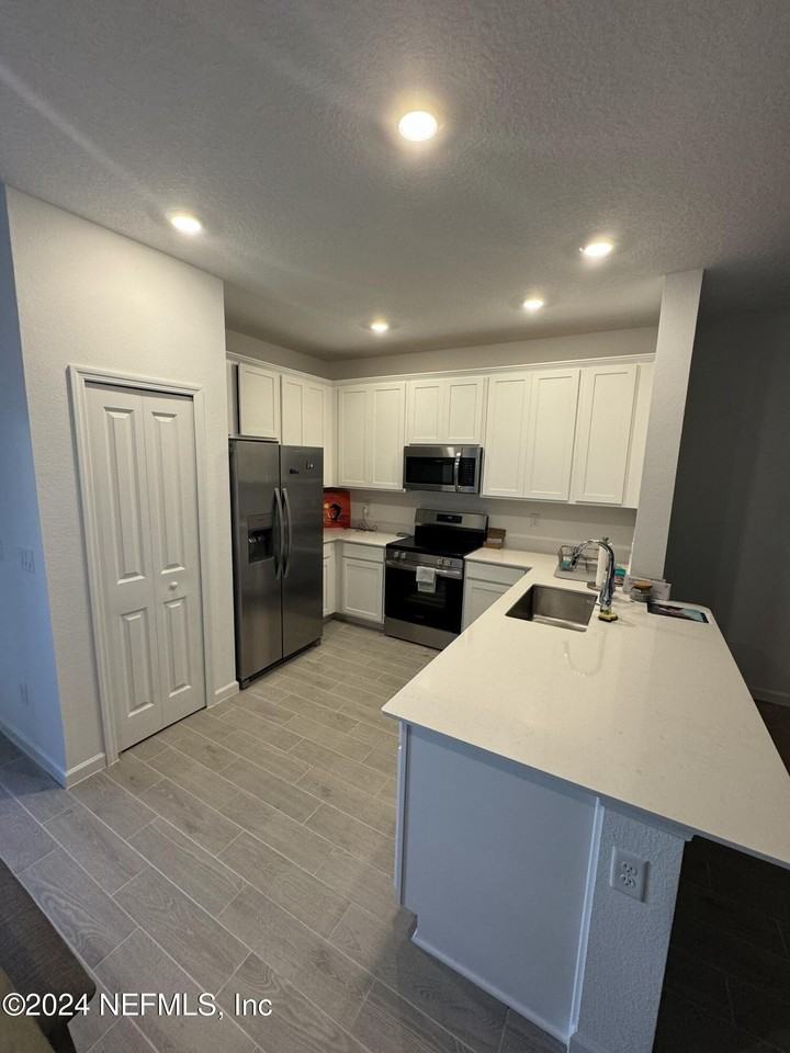 347 Belfort Ct - Photo 2 of 45