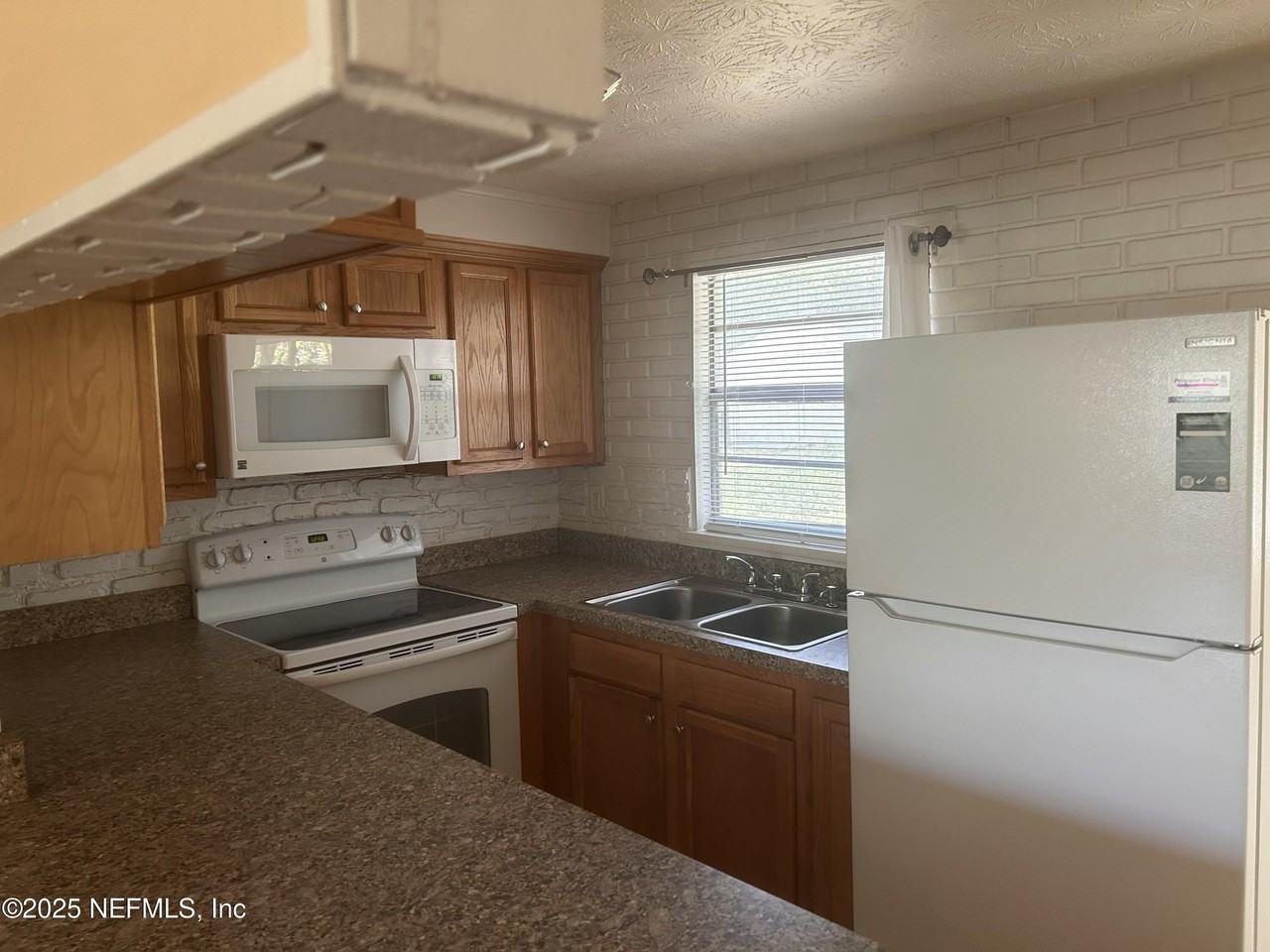 258 Capella Rd - Photo 3 of 15