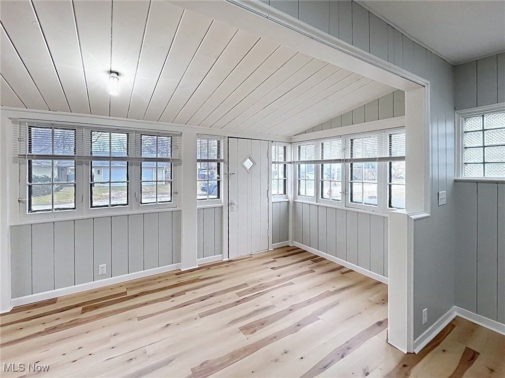 38599 Plains Ct - Photo 4 of 34