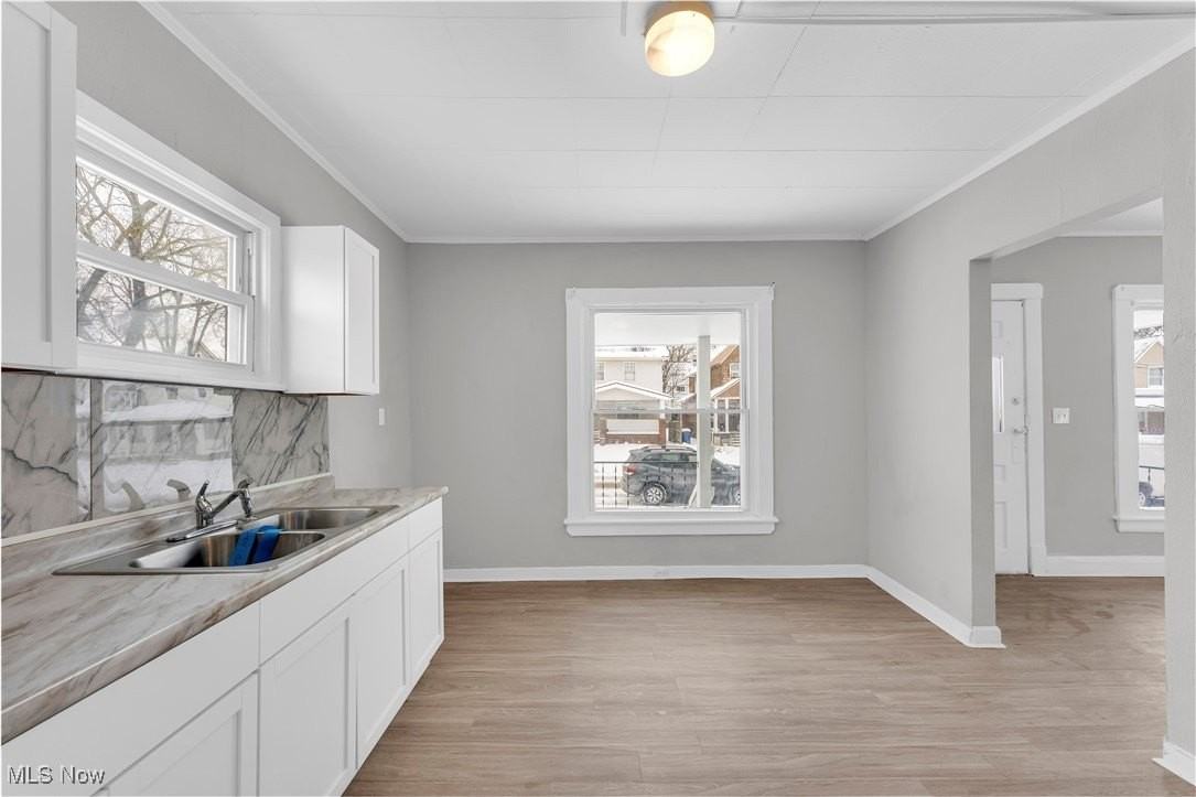 3877 W 31st St - Photo 5 of 32