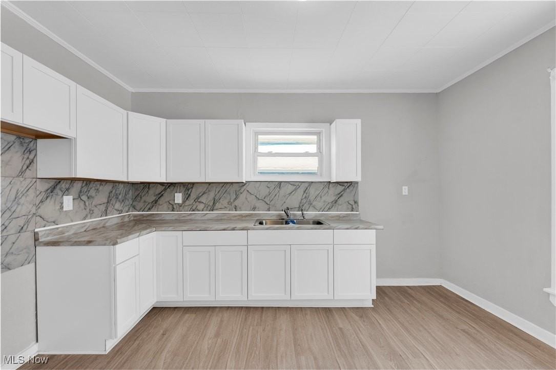 3877 W 31st St - Photo 6 of 32