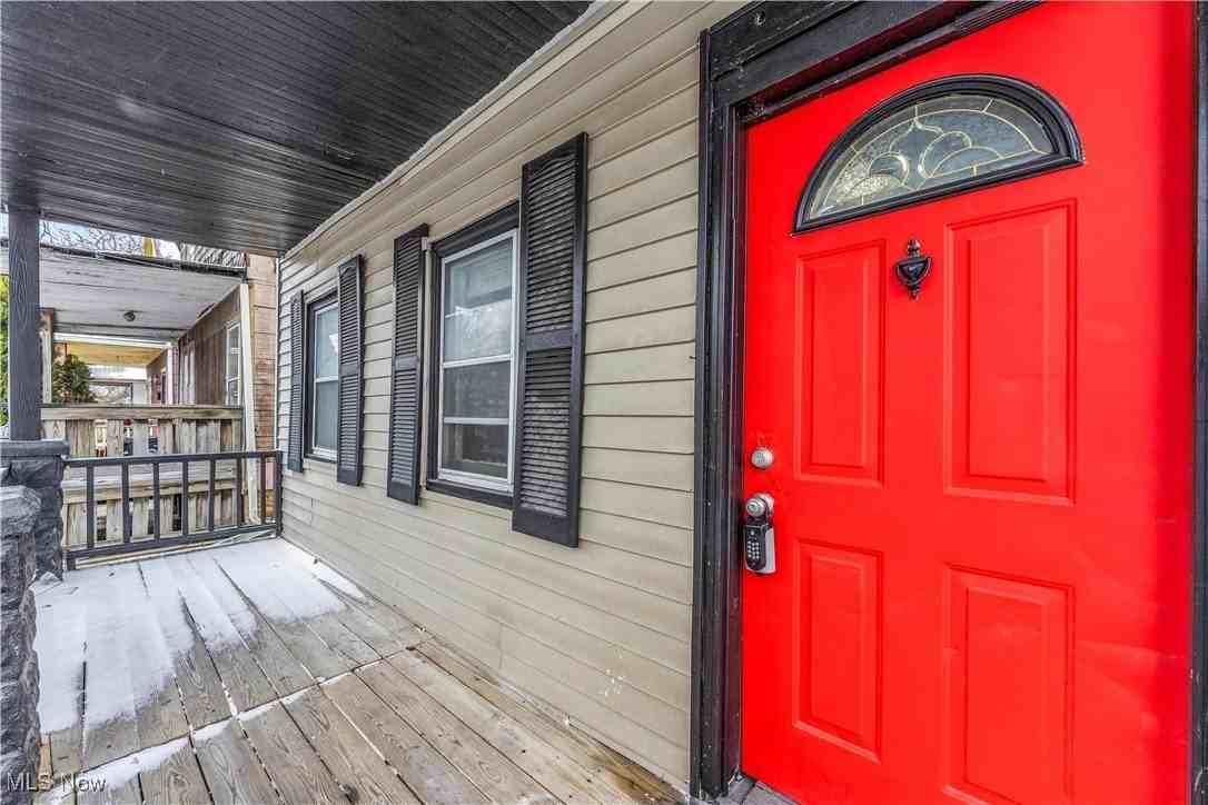 14917 Darwin Ave - Photo 3 of 30