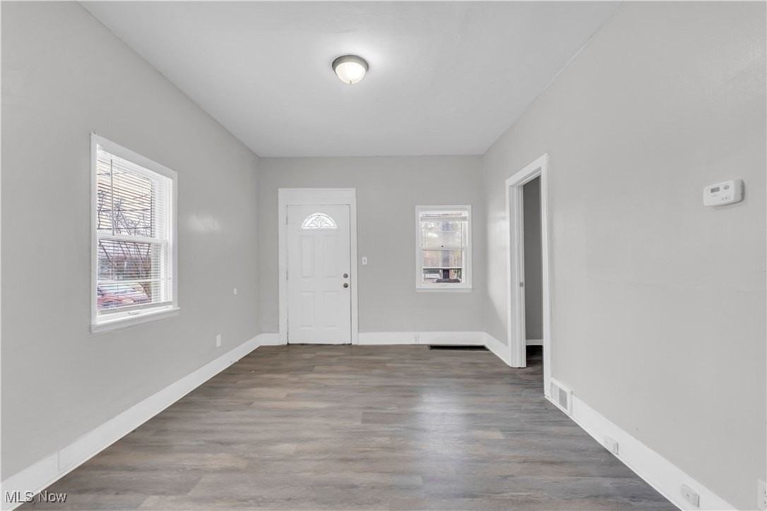 14917 Darwin Ave - Photo 4 of 30