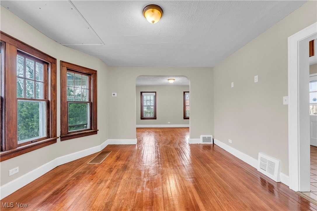 221 E 266th St - Photo 3 of 23