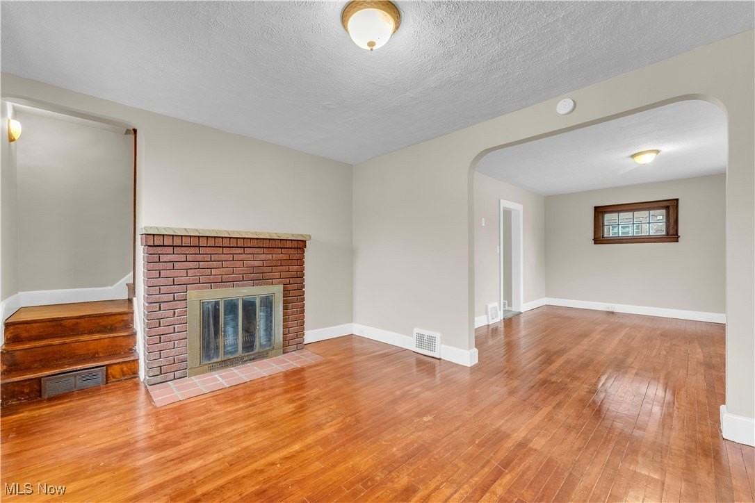 221 E 266th St - Photo 4 of 23