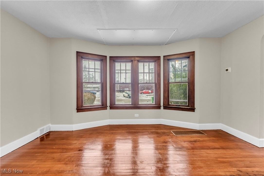 221 E 266th St - Photo 6 of 23