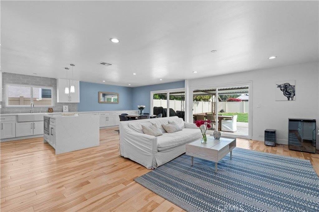 914 Kirkwood Ave - Photo 4 of 18