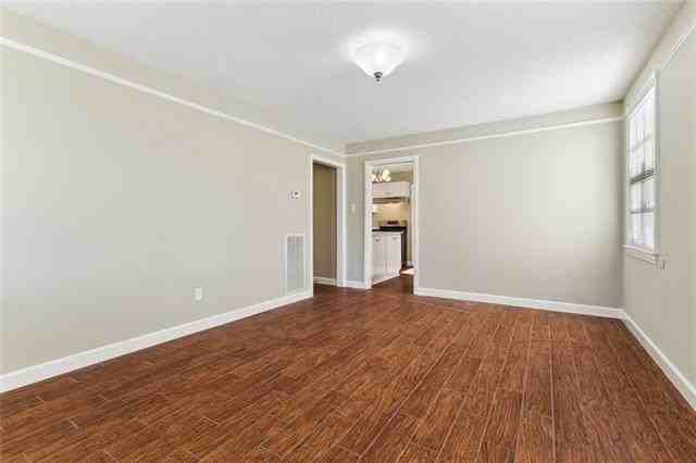 129 Stewart Ave - Photo 3 of 23