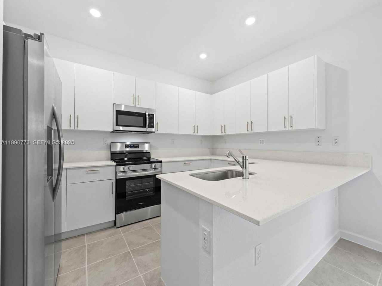 1526 Se 27th Rd - Photo 5 of 8