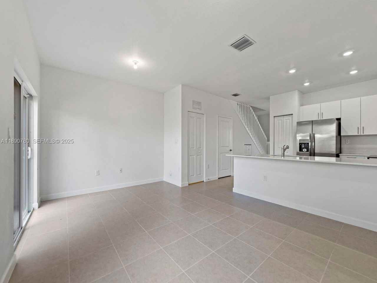 1528 Se 27th Rd - Photo 2 of 8