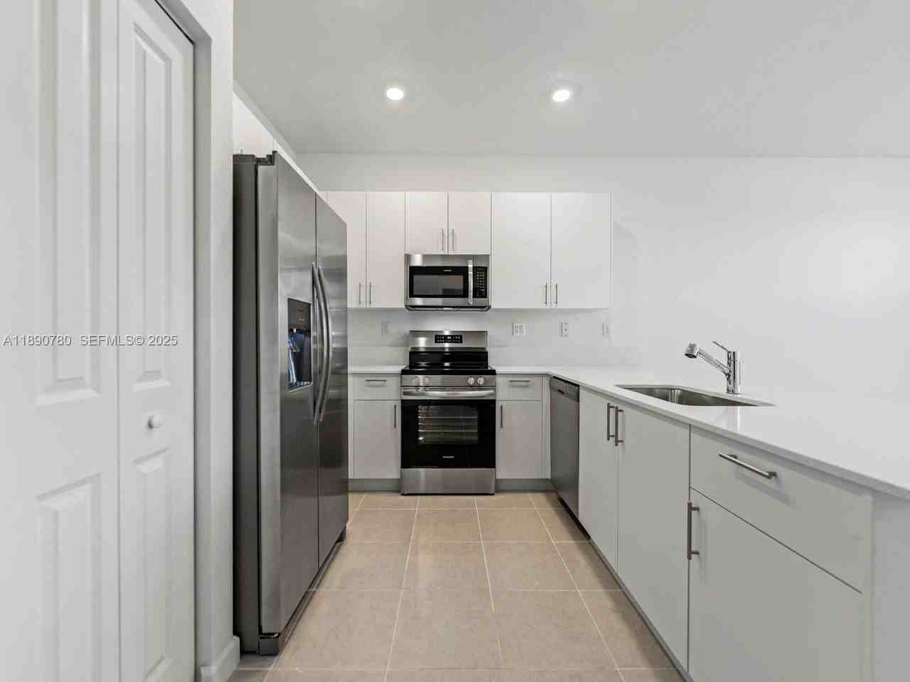 1528 Se 27th Rd - Photo 5 of 8