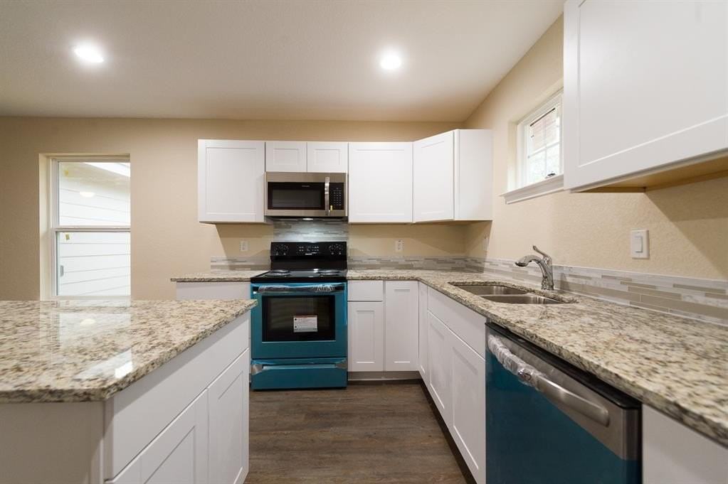 3518 Frank St - Photo 3 of 15