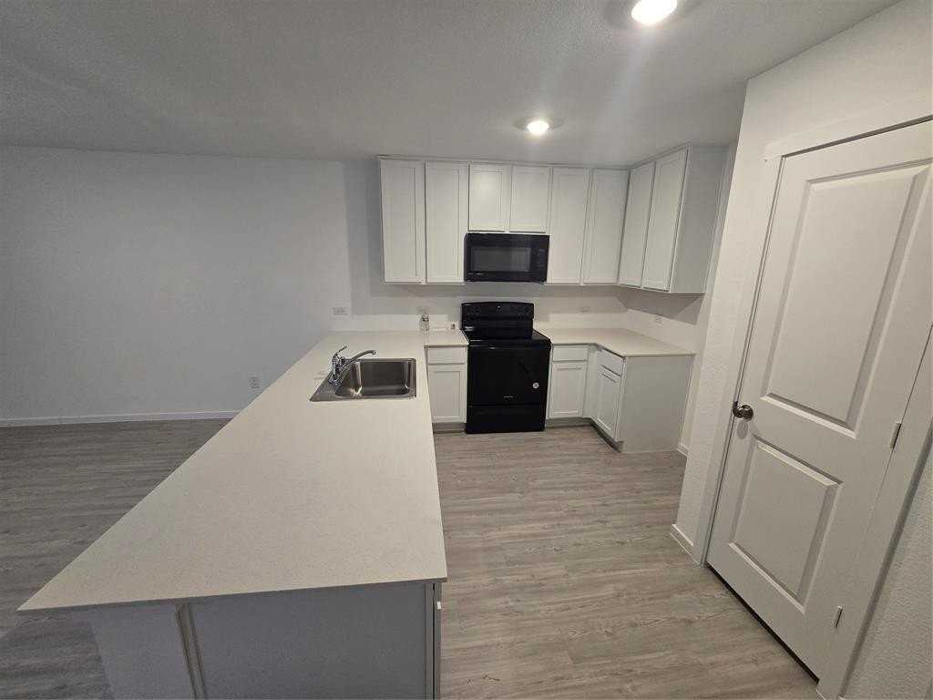 316 Thresher Ln - Photo 3 of 32